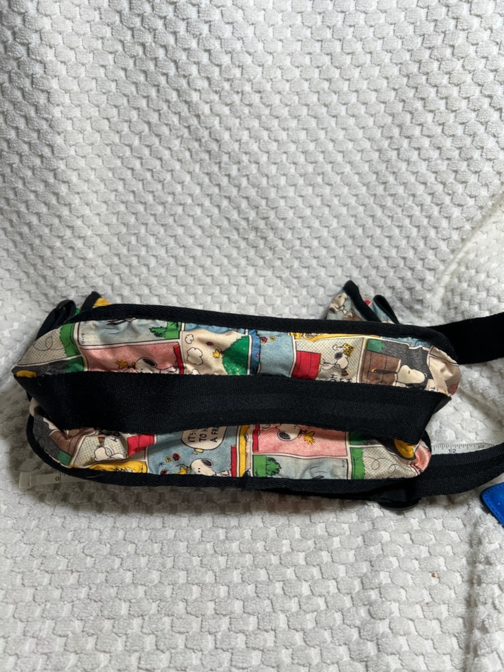 LeSportsac Snoopy Comic Print Crossbody Bag - Picture 6 of 6